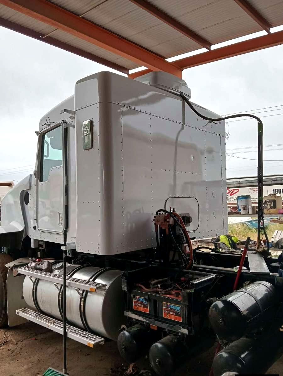 Prime mover chassis and cab ready for transport